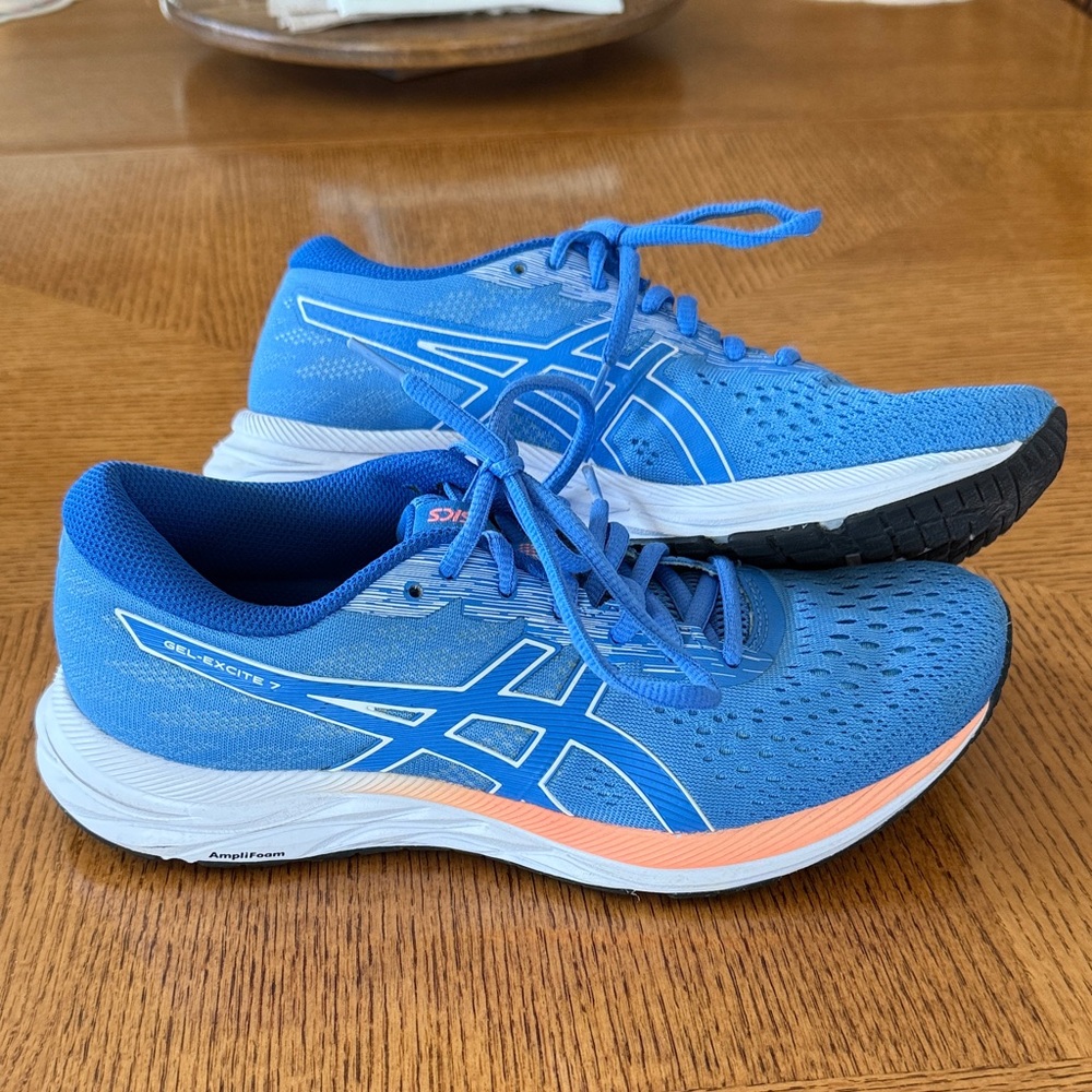 Women’s ASICS Gel-Excite 7 size 8.5